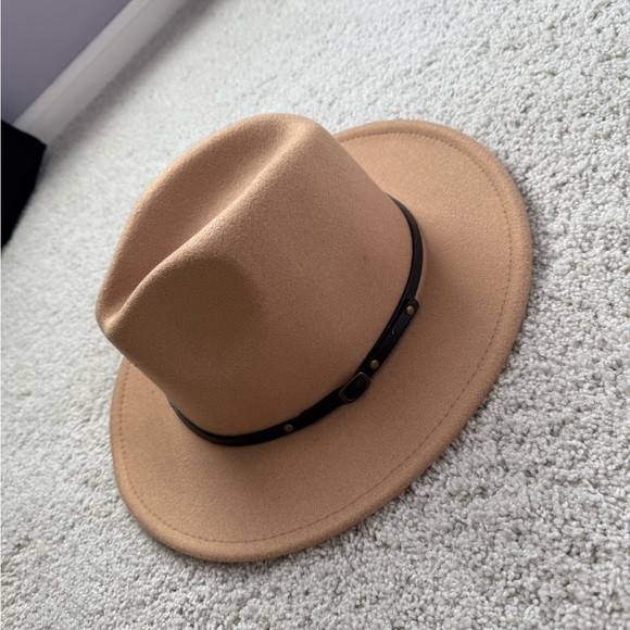 Tan Hat - Picture 1 of 3
